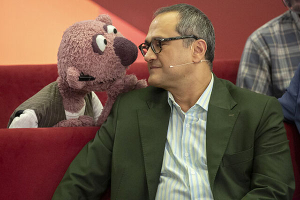 شما هم به جشن تولد محمد بحرانی دعوت هستید | یک روز با خندوانه در یک گزارش خوب 62113728.jpg