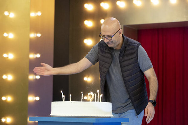 شما هم به جشن تولد محمد بحرانی دعوت هستید | یک روز با خندوانه در یک گزارش خوب 62113733.jpg