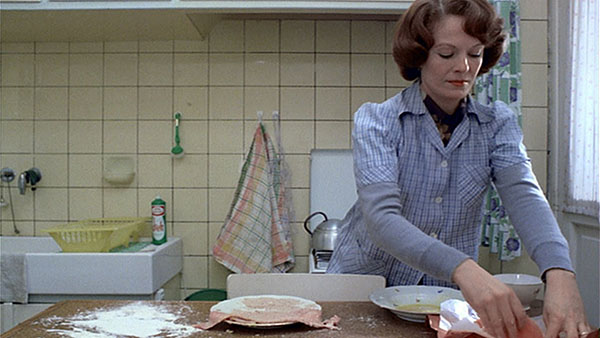 معرفی فیلم ژان دیلمان، شماره ۲۳ کهدو کومرس، ۱۰۸۰ بروکسل ساختۀ شانتال آکرمن Jeanne Dielman, 23, quai du Commerce, 1080 Bruxelles (2).jpg