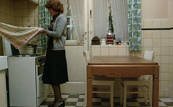 معرفی فیلم ژان دیلمان، شماره ۲۳ کهدو کومرس، ۱۰۸۰ بروکسل ساختۀ شانتال آکرمن Jeanne Dielman, 23, quai du Commerce, 1080 Bruxelles (5).jpg