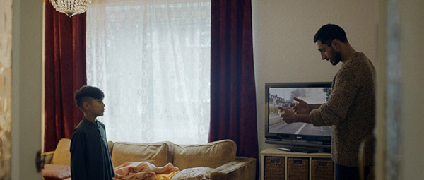 نگاهی به فیلم کوتاه «خداحافظی طولانی» با بازی ریز احمد | من حقیقتام را تف کردم، قهوهای است The Long Goodbye 2020 (1).jpg