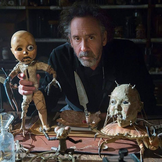 نگاهی به فیلم خانه خانم پرگرین برای بچه های عجیب / آقای برتون با عروسکهایت جادو کن Tim_Burton_in_Miss_Peregrines_Home_for_Peculiar_Children_2016.jpg