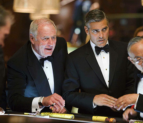 jerry-weintraub-as-denny-shields-2007_ocean_thirtee1.jpg