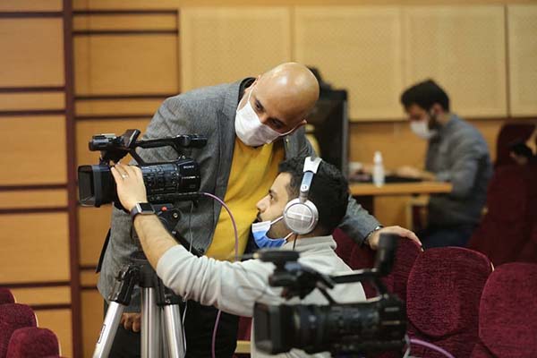 دبیر سی و نهمین جشنواره فیلم فجر در نشست خبری آنلاین photo_2020-12-05_16-57-00.jpg