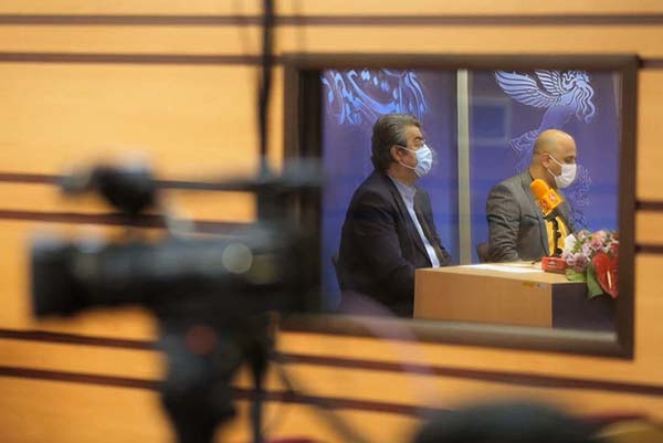 دبیر سی و نهمین جشنواره فیلم فجر در نشست خبری آنلاین photo_2020-12-05_16-58-48.jpg