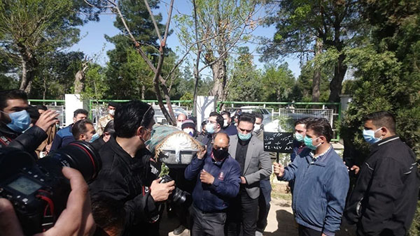 پیکر آزاده نامداری در قطعه هنرمندان به خاک سپرده شد photo_2021-03-29_11-44-48.jpg